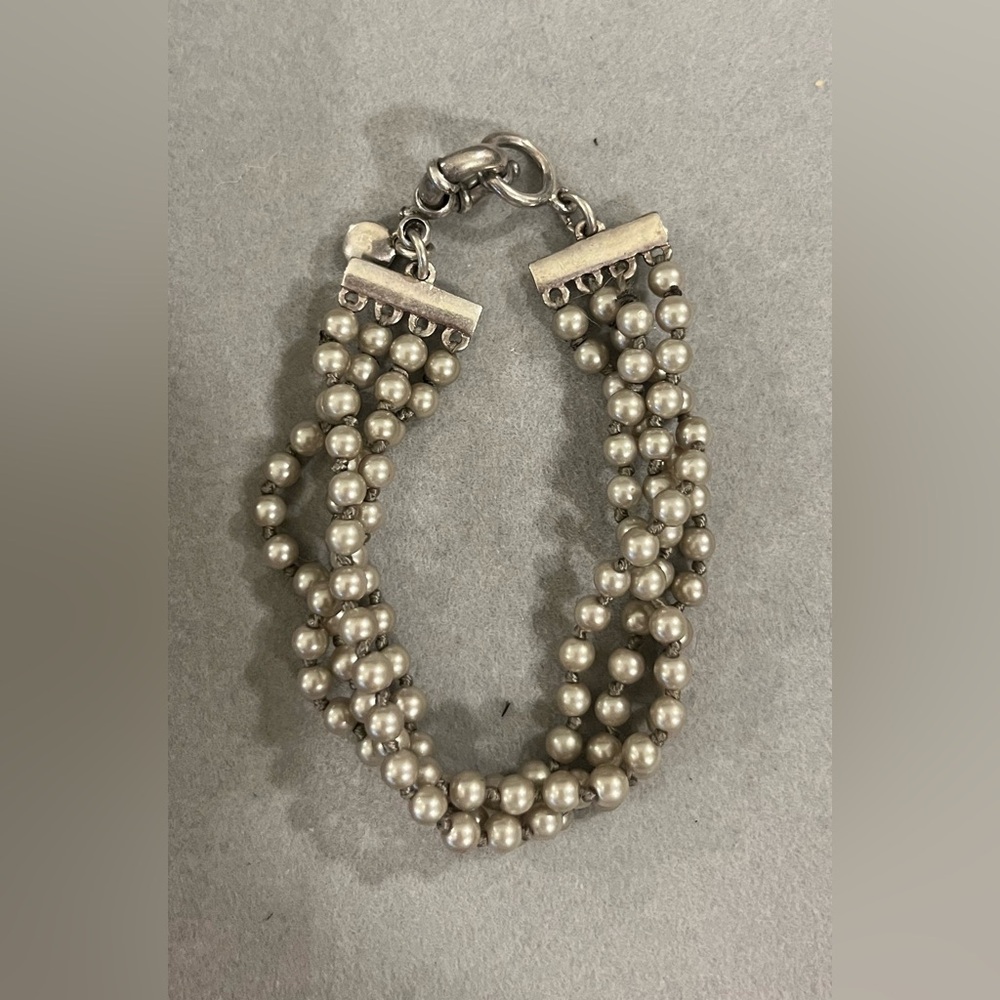 BUNDLED JEWELRY COLLECTION Assorted Silver Jewelry, 4 bracelets and 2 necklaces